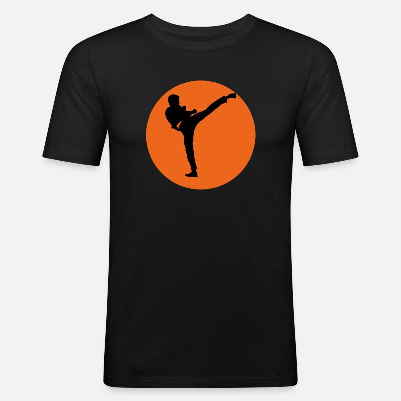 Karate-Tritt - Männer Slim Fit T-Shirt - Schwarz