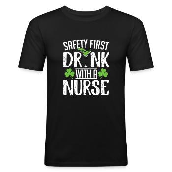 Safety First Drink With A Nurse St Patricks Day - Männer Slim Fit T-Shirt - Schwarz - Vorne - Nik (191cm)