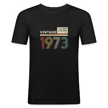 50. Geburtstag Vintage 1973 Kassette Retro Pseudo - Männer Slim Fit T-Shirt - Schwarz - Vorne - Nik (191cm)