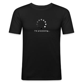 I am processing - Männer Slim Fit T-Shirt - Schwarz - Vorne - Nik (191cm)