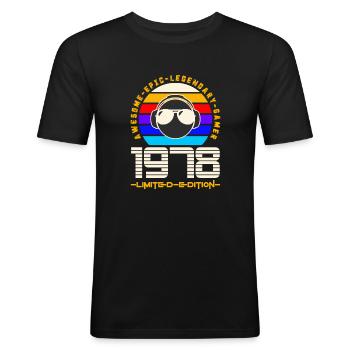 1978 - Männer Slim Fit T-Shirt - Schwarz - Vorne - Nik (191cm)
