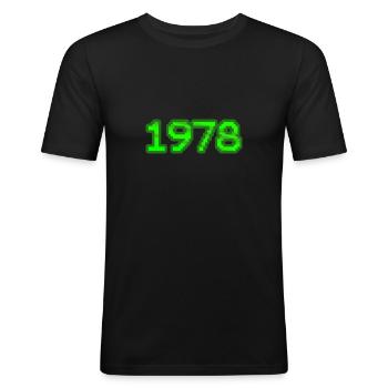 1978 - Männer Slim Fit T-Shirt - Schwarz - Vorne - Nik (191cm)
