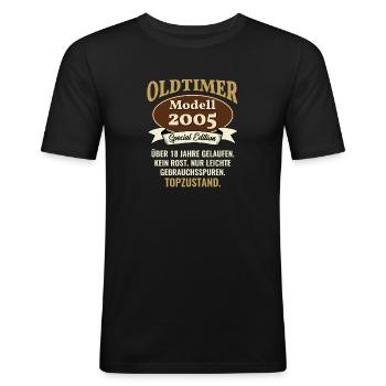 18 Jahre Oldtimer Modell 2005 18. Geburtstag - Männer Slim Fit T-Shirt - Schwarz - Vorne - Nik (191cm)