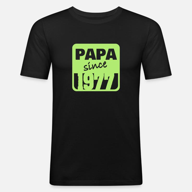 Papa 1977 - Männer Slim Fit T-Shirt - Schwarz