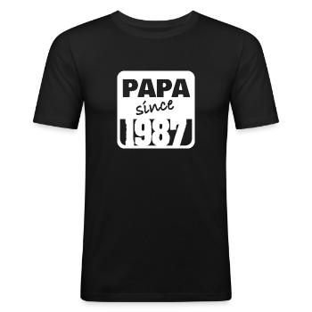 Dad 1987 - Männer Slim Fit T-Shirt - Schwarz - Vorne - Nik (191cm)