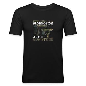 Promenades romantiques dans le magasin d'armes pour les amateurs d'armes à feu ou de munitions - T-shirt près du corps Homme - noir - Devant - Nik (191cm)