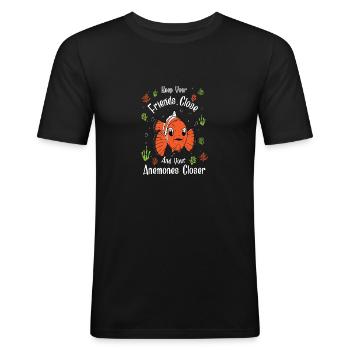 Clownfish poisson mot mot jeu. - T-shirt près du corps Homme - noir - Devant - Nik (191cm)