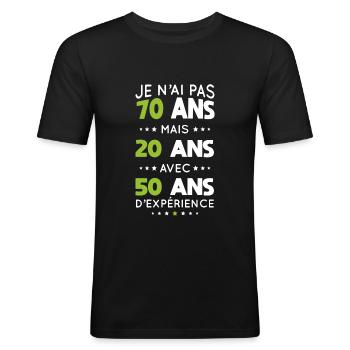 Anniversaire 70 ans - Pas 70 ans mais 20 ans - T-shirt près du corps Homme - noir - Devant - Nik (191cm)