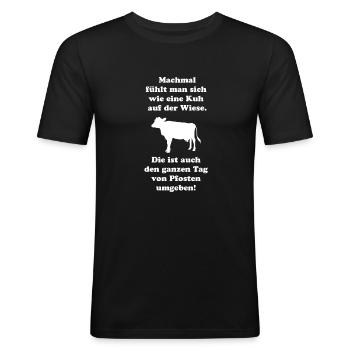 Wie eine Kuh, die ist auch nur von Pfosten umgeben - Männer Slim Fit T-Shirt - Schwarz - Vorne - Nik (191cm)