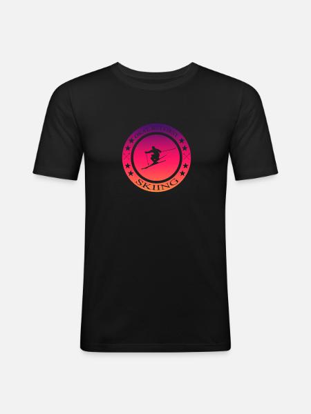 Okay but first skiing - Männer Slim Fit T-Shirt - Schwarz