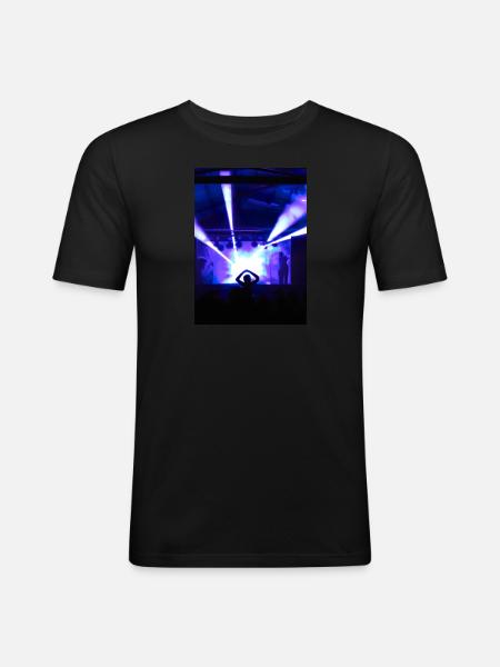 DJ beim Festival - Männer Slim Fit T-Shirt - Schwarz