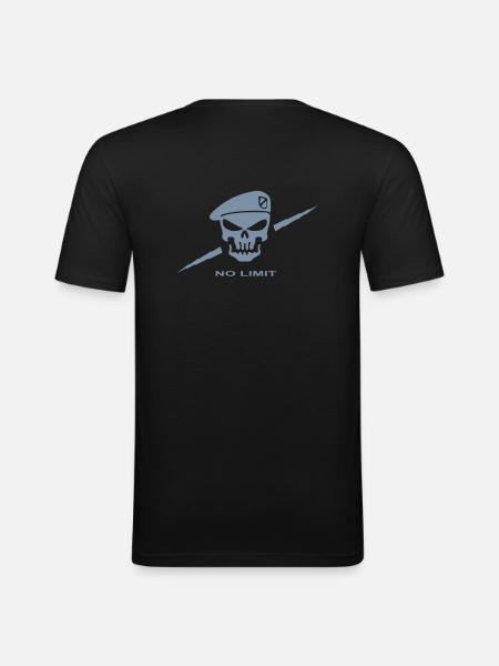 Tete de mort beret - T-shirt près du corps Homme - noir