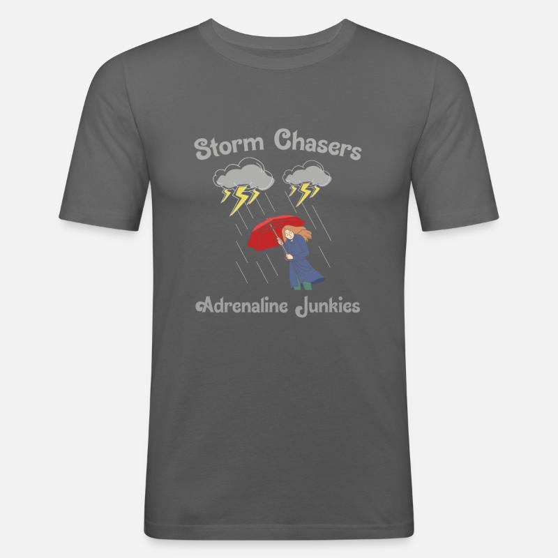Storm Chasing: Adrenalin-Junkie - Männer Slim Fit T-Shirt - Graphite