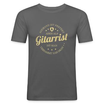 Gitarrist perfekt - Männer Slim Fit T-Shirt - Graphite - Vorne - Nik (191cm)