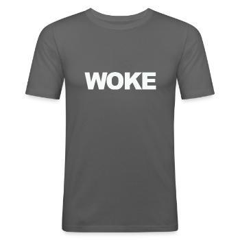 Autodérision : WOKE - T-shirt près du corps Homme - gris graphite - Devant - Nik (191cm)