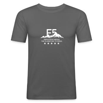 Alpenüberquerung Oberstdorf nach Meran-E5 Wander - Männer Slim Fit T-Shirt - Graphite - Vorne - Nik (191cm)
