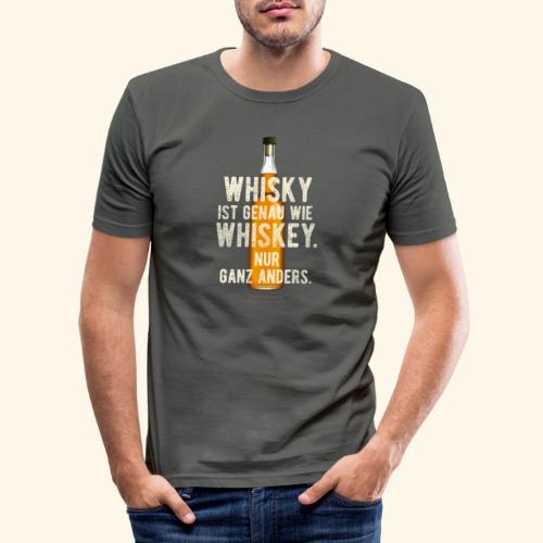 Whisky ist genau wie Whiskey - Männer Slim Fit T-Shirt