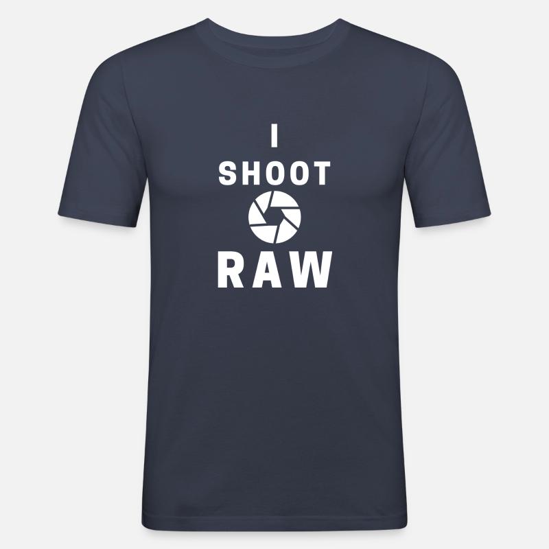 I shoot R A W - Männer Slim Fit T-Shirt - Navy
