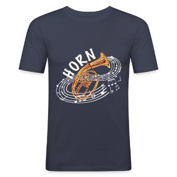 Horn Blasmusik tenor spielen - Männer Slim Fit T-Shirt - Navy - Vorne - Nik (191cm)