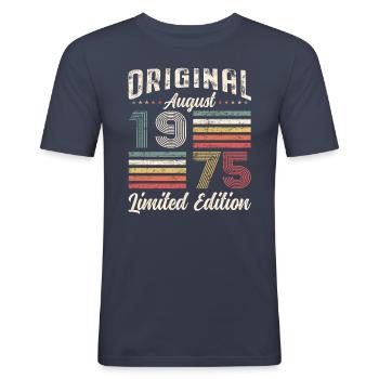 50. Geburtstag Original August 1975 Jahrgang 1975 - Männer Slim Fit T-Shirt - Navy - Vorne - Nik (191cm)
