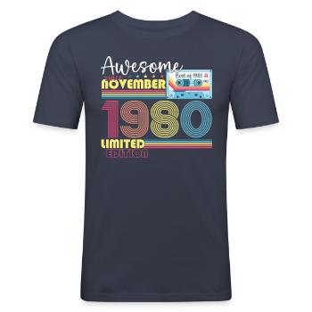 November Jahrgang 1980 42. Geburtstag Geschenk - Männer Slim Fit T-Shirt - Navy - Vorne - Nik (191cm)