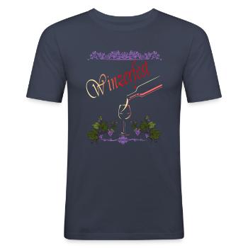 Weinglas und Weinflasche zum Winzerfest - Männer Slim Fit T-Shirt - Navy - Vorne - Nik (191cm)