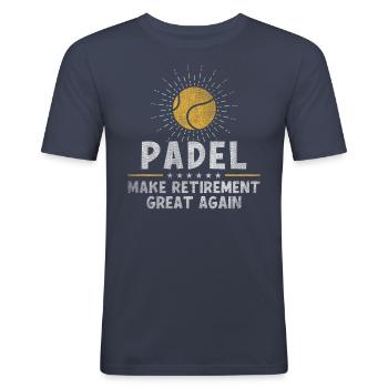 Padel Make Retirement Great Again Retiree - Männer Slim Fit T-Shirt - Navy - Vorne - Nik (191cm)