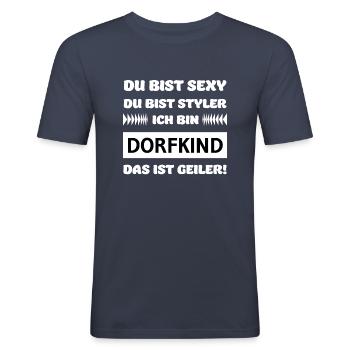 Dorfkind, Landleben, Dorf, Natur, Traktor, Landei - Männer Slim Fit T-Shirt - Navy - Vorne - Nik (191cm)