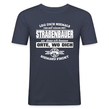 Straßenbauer wir kennen Orte... - Männer Slim Fit T-Shirt - Navy - Vorne - Nik (191cm)