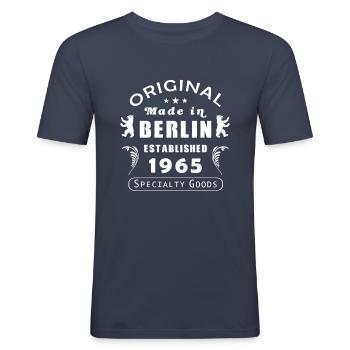 original_berlin_1965 - Männer Slim Fit T-Shirt - Navy - Vorne - Nik (191cm)