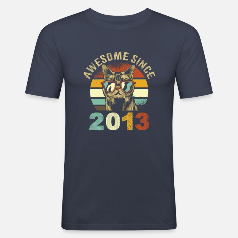 Awesome Since 2013 - Männer Slim Fit T-Shirt - Navy