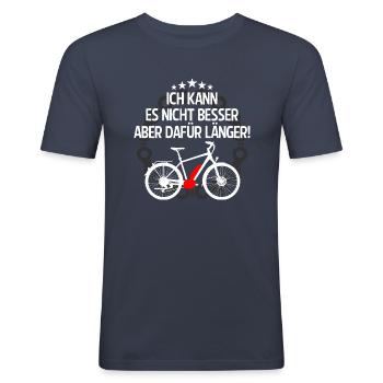 ICH KANN ES NICHT BESSER ABER DAFÜR LÄNGER Ebike - Männer Slim Fit T-Shirt - Navy - Vorne - Nik (191cm)