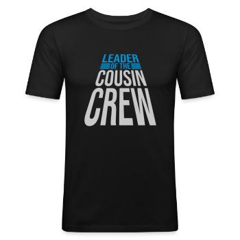 Leader Cousin Crew Team - Männer Slim Fit T-Shirt - Schwarz - Vorne - Nik (191cm)