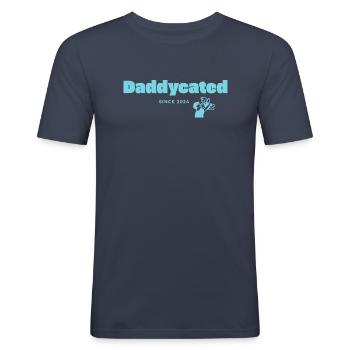 Daddycated since 2024 - Männer Slim Fit T-Shirt - Navy - Vorne - Nik (191cm)