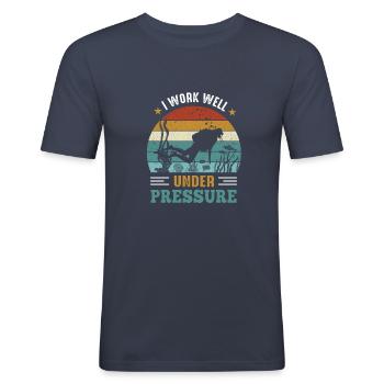 Cooles Taucher Diver Designshirt mit coolem Motiv - Männer Slim Fit T-Shirt - Navy - Vorne - Nik (191cm)