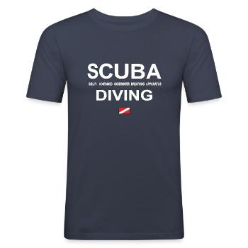 SCUBA DIVING Afkorting Betekenis Duikcadeau - Mannen slim fit T-shirt - navy - Voor - Nik (191cm)