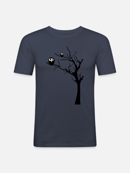 Eulen auf einem Baum - Männer Slim Fit T-Shirt - Navy
