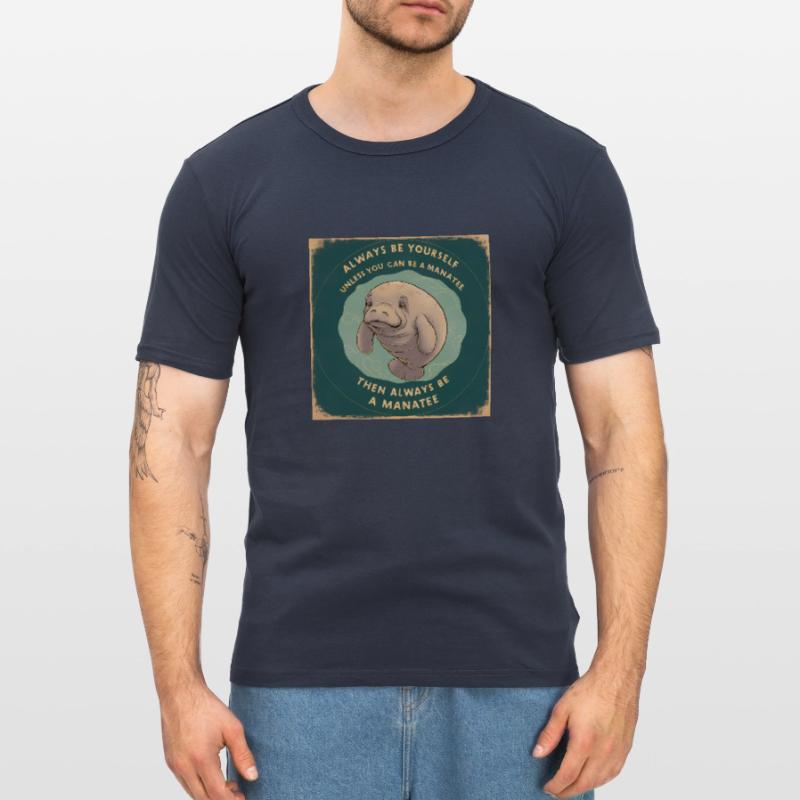 Sei Du selbst oder sei ein Manatee Lebensweisheit Männer Slim Fit T-Shirt