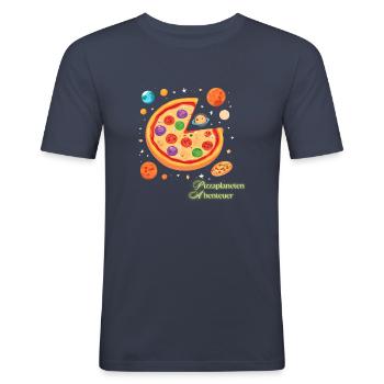 Pizza Planet Expedition - Abenteuer - Männer Slim Fit T-Shirt - Navy - Vorne - Nik (191cm)