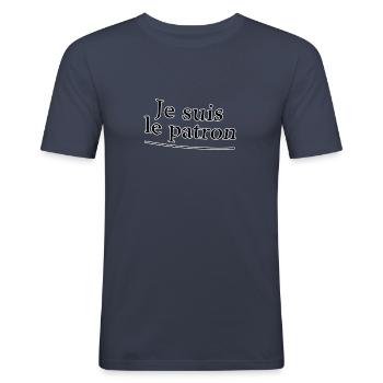 Je suis le patron - Männer Slim Fit T-Shirt - Navy - Vorne - Nik (191cm)