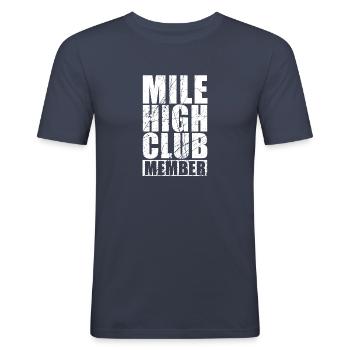Mile High Club Mitglied Geschenk - Männer Slim Fit T-Shirt - Navy - Vorne - Nik (191cm)