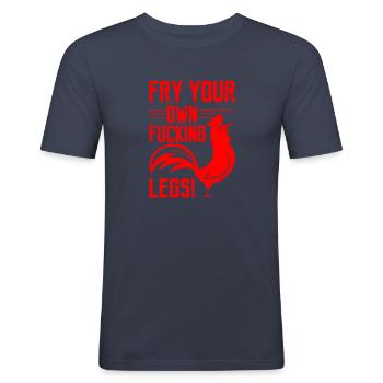 Chemise VEGAN · FUCKING LEGS · Cadeau - T-shirt près du corps Homme - bleu marine - Devant - Nik (191cm)