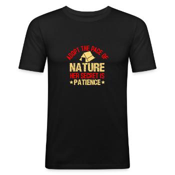 Nimm das Tempo der Natur an ihr Geheimnis ist Geduld - Männer Slim Fit T-Shirt - Schwarz - Vorne - Nik (191cm)