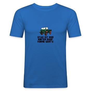 Stau ist nur hinten doof, vorne geht's! - Unimog - Männer Slim Fit T-Shirt - Königsblau - Vorne - Jaron (178cm)