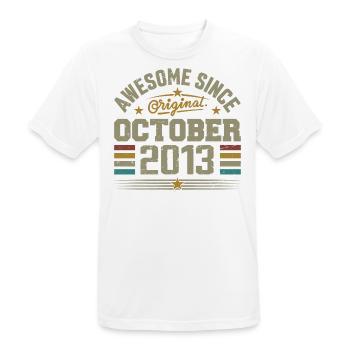 Né en Octobre 2013 | Anniversaire Octobre 2013 - T-shirt respirant Homme - blanc - Devant - AI Model Male 185 dark (185cm)