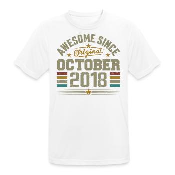 Né en Octobre 2018 | Anniversaire Octobre 2018 - T-shirt respirant Homme - blanc - Devant - AI Model Male 185 dark (185cm)