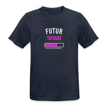 futur tatouée - T-shirt respirant Homme - bleu marine foncé - Devant - AI Model Male 178 light (178cm)