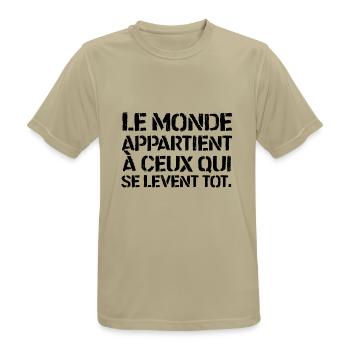 Citation - Le Monde - T-shirt respirant Homme - beige sable - Devant - AI Model Male 185 dark (185cm)