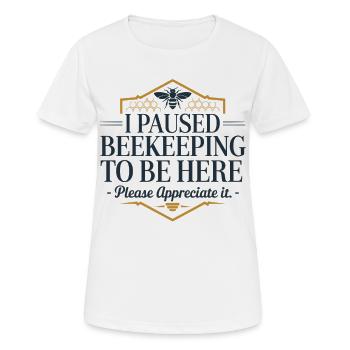 Motif d'abeille et de nid d'abeille avec citation - T-shirt respirant Femme - blanc - Devant - AI Model Female 172 dark (172cm)