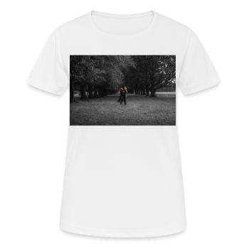 Silhouette de couple de citrouilles sous la canopée d’arbre - T-shirt respirant Femme - blanc - Devant - AI Model Female 172 dark (172cm)